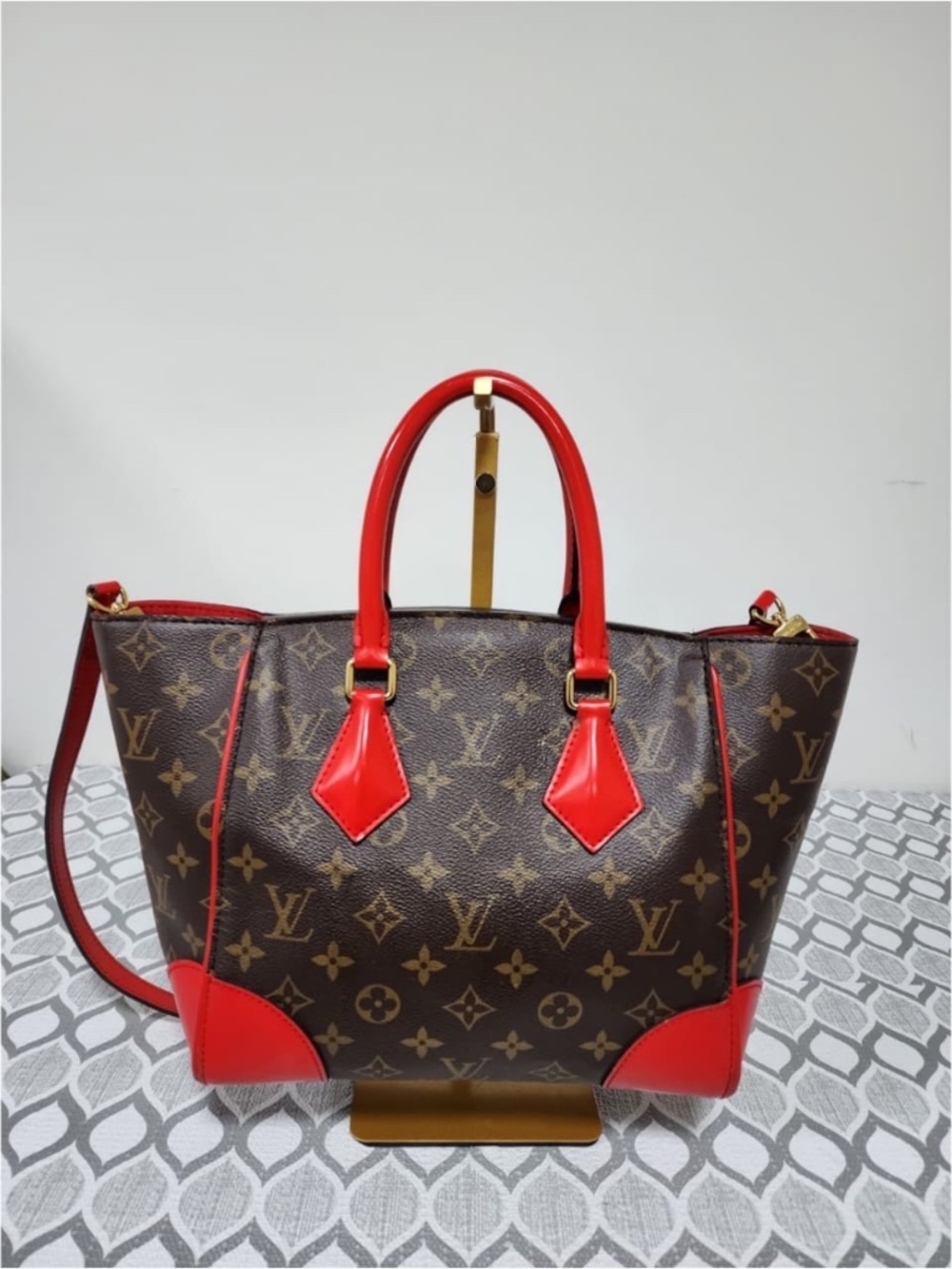 Authentic LOUIS VUITTON Phenix Monogram Canvas Shoulder Bag Brown/Red - Picture 1 of 16